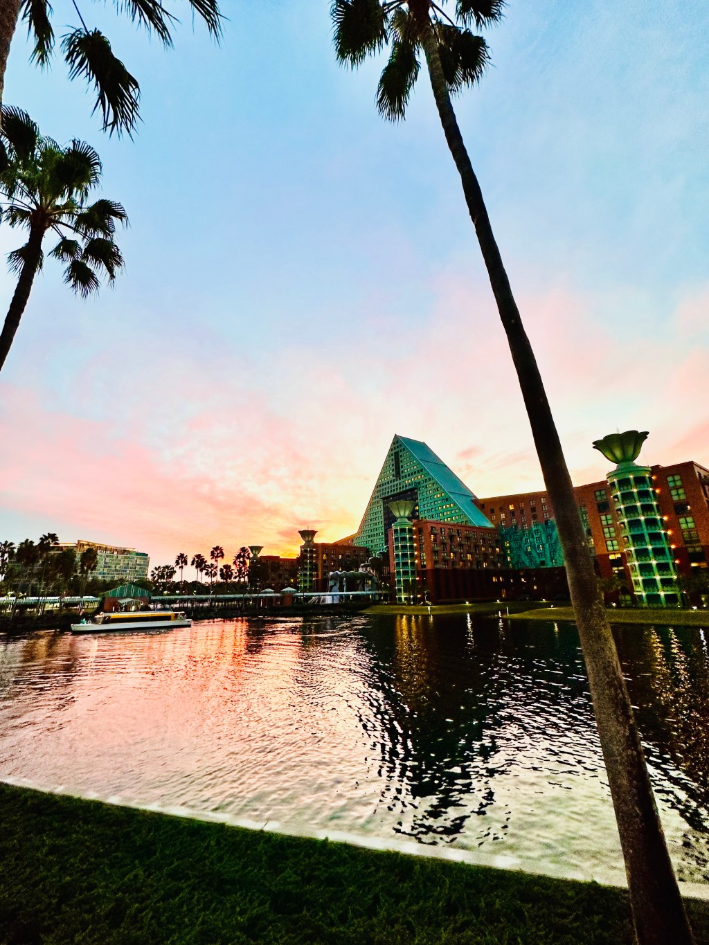 Where to Find Holiday Hotel deals at Disney World this&nbsp;Christmas